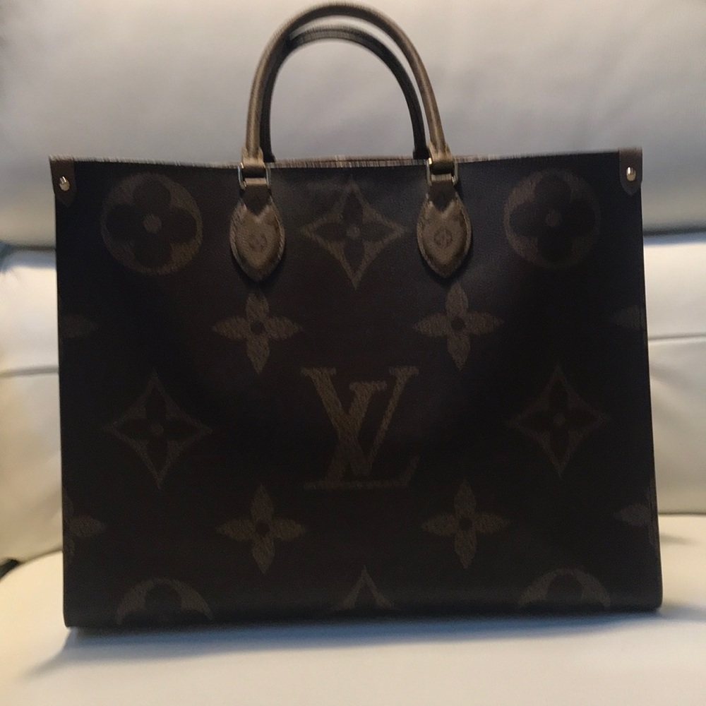 SOLD! Gorgeous Authentic Louis Vuitton Big Reverse Bag / Tote ๐. Like New. - Picture 2 of 16